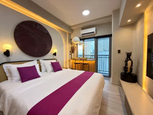 Modern End Unit in Edsa Mandaluyong - 3-Star