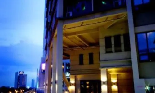 Mandarin Plaza Hotel