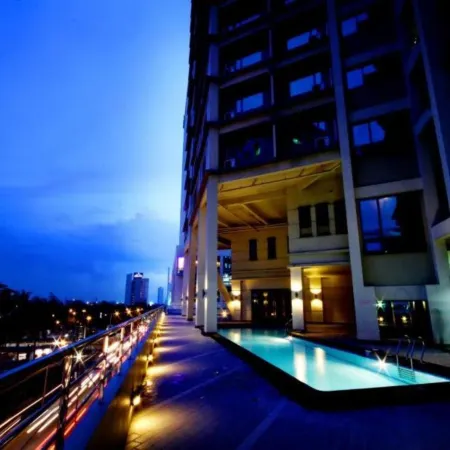 Mandarin Plaza Hotel