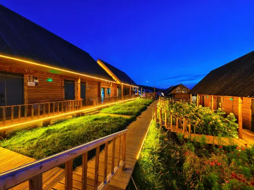 Batu Courtyard (Baihaba Scenic Area) - ที่มีที่จอดรถ