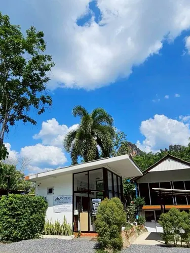 รูปภาพของNahm Khao Sok Hostel and Camping
