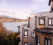 Avani Queenstown Hotel - bar