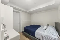 Vancouver quiet cozy 2BR1BA private entry suite near Skytrain - piscina