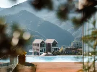 La Villa by La Montagne