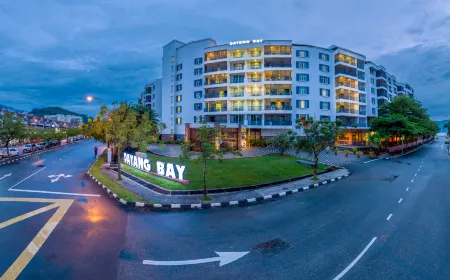 Dayang Bay Resort Langkawi Отели рядом с достопримечательностью «Wat Koh Wanararm Langkawi»