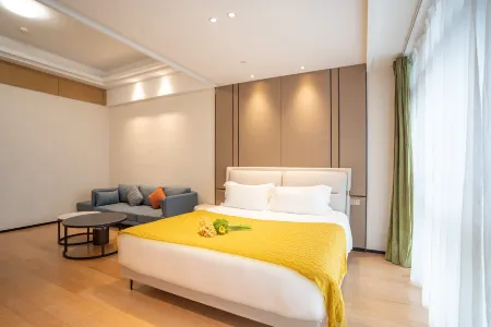 Easton International Apartment