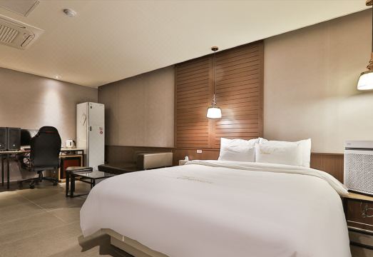 김해 호텔 그라시아스의 프런트 또는 휴게공간