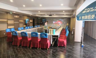 A room is set up with tables and chairs for events or functions at the front at Howdy Smart Hotel (Chengdu Chunxi Taikoo Li)