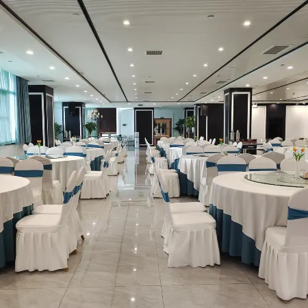 XANA Deluxe Hotel (Zhengzhou Bodou Xinxiang Wenmiao Subway Station) Отели рядом с достопримечательностью «Начальная школа иностранных языков, Хуйцзэнь, Гуанчжоу»