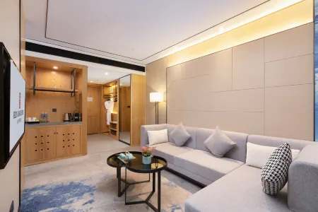 Rezen Longuu Hotel Отели рядом с достопримечательностью «Qixingyan Archway Square»