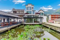 Weilanjian Homestay (Moon Bay Scenic Area) Hotels near Scenic Area of Yueliangwan