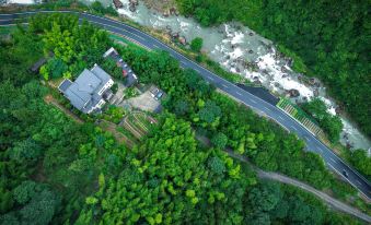 Shulin, Freedom in the Deep Creek|Bamboo Forest Seclusion, Parent-child River Tracing Accommodation