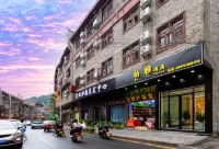 Boya Hotel (Fenghuang Ancient Town Nanhua Bridge Branch) - parcheggio