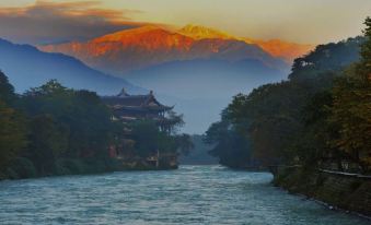 Shisheji Baishan Yuanshe Homestay (Dujiangyan Lingyan Mountain Lingyan Ancient Street Branch)