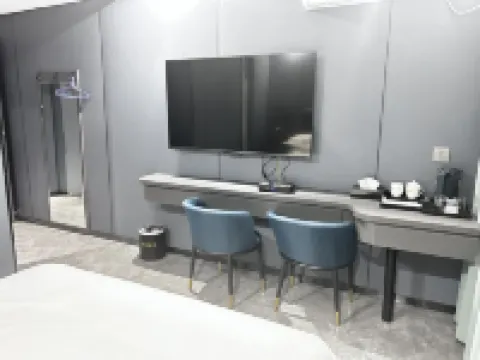 Jinbo Hotel (Liuzhou High-Speed Railway Station Wuxing Commercial Street)