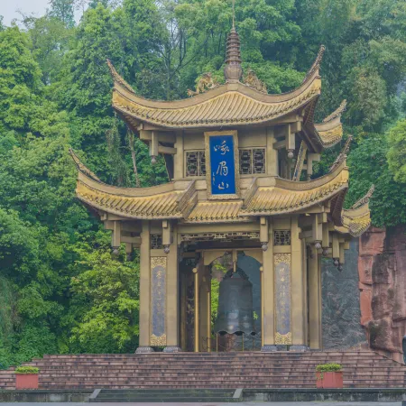 Emeishan Grand Hotel (Emeishan Scenic Area Baoguo Temple)