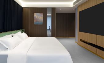Yibai Light Luxury Hotel (Futian Port)