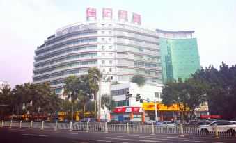 Longcheng Hotel (Luzhou Broadcasting Center Backgammon)