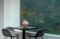 Trip.com Group Country Retreats (Mount Emei Yixi-Qingyin Joint Resort) - Luxury