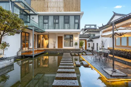 Dali Ancient City. Shanyuyishe Boutique B&B Отели рядом с достопримечательностью «Puxian Temple»