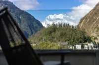 Hailuogou Luanxi Hidden Mountain Snow Mountain Scenic Hot Spring Resort Hote - Romantic