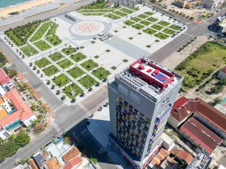 Wink Hotel Tuy Hoa Beach - 24hrs stay & Rooftop Pool Bar Отели рядом с Аэропорт Туихоа