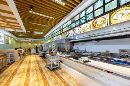 Jiajie Boutique Hotel (Haikou Qilou Old Street Sun Moon Plaza Duty Free Shop) Отели рядом с достопримечательностью «Nanya Plaza»