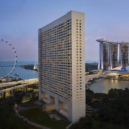 The Ritz-Carlton, Millenia Singapore Отели рядом с достопримечательностью «Сингапурское колесо обозрения»