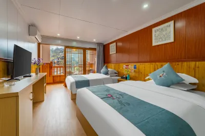 Huayiyuan Panoramic Homestay (Xijiang Qianhu Miaozhai Observation Deck)