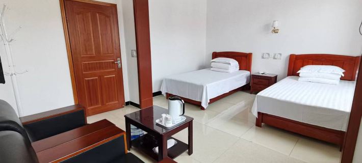 Xibaipo · Taohuayuan Family Hotels in Pingshan