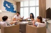Bab Al Nojoum Hudayriyat Villas