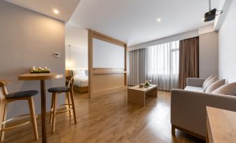 Li Lei's Homestay Hotel (Guang'an Siyuan Square Branch)