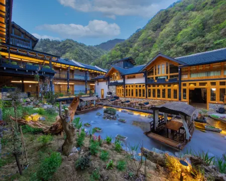 隱遇•香溪水榭民宿（神農架木魚鎮旅遊集散中心店） 神農架酒店