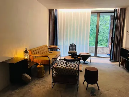 Baiyisu Shisu (Xinxiang Nantaihang Baligou Branch) Отели рядом с достопримечательностью «Jiulian Mountain Scenic Area»