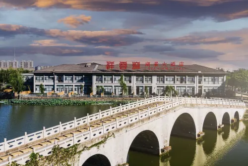 Xiangyunwan Lake View Hotel Hotel di Yunmeng