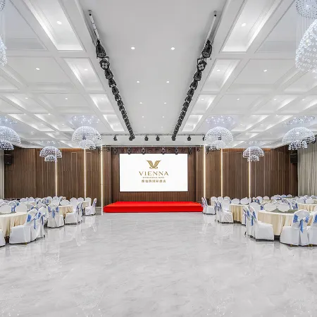Vienna International Hotel(Zhoukou Wanguo Car World Store)