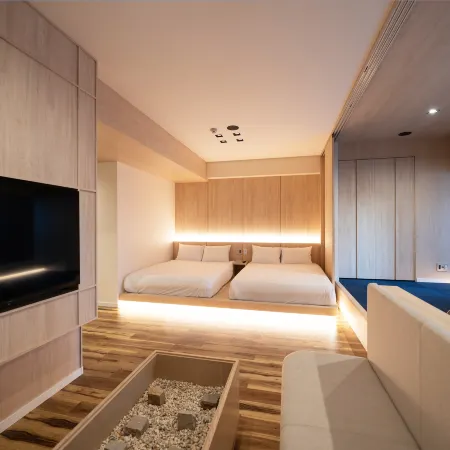 UH SUITE  NAMBA STATION