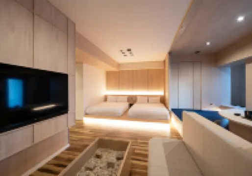 UH SUITE  NAMBA STATION