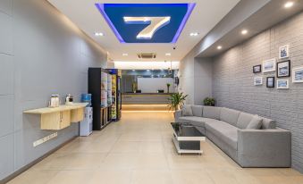 7Days Inn Hotel (Foshan Huangqi Jinbo Tiandi Jiazhou Plaza)