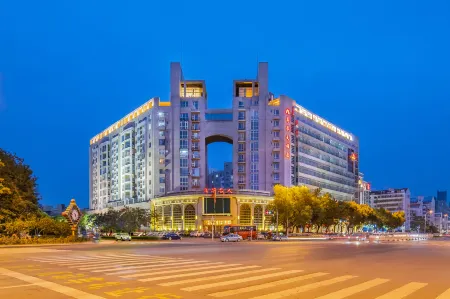 Mayfair Celebrity Hotel Отели рядом с достопримечательностью «Taida Financial Plaza E3AB»
