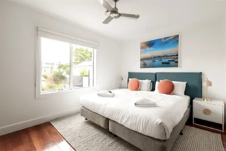 Brilliant Port Melbourne Central Townhouse