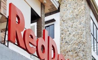 RedDoorz @ Greenview Hotel and Restobar Masbate