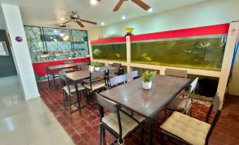 Royale House Hotel Davao powered by Cocotel