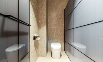 Baolong Business Hotel (Oriental High-speed Railway Station)