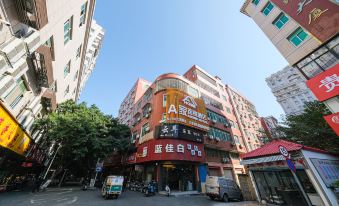 A Chain Hotel (Sunshine Night Market)