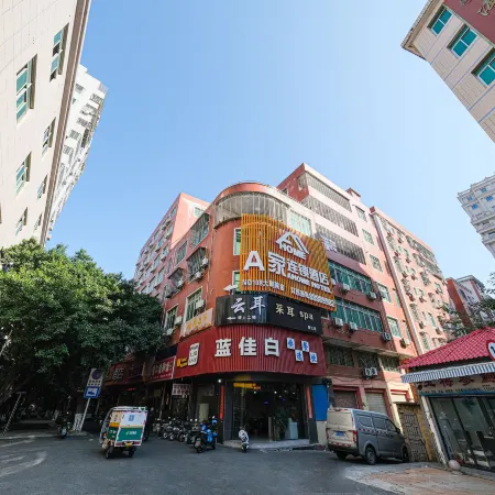 A Chain Hotel (Sunshine Night Market)