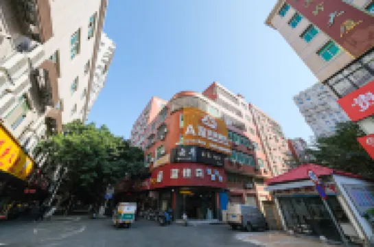 A Chain Hotel (Sunshine Night Market)