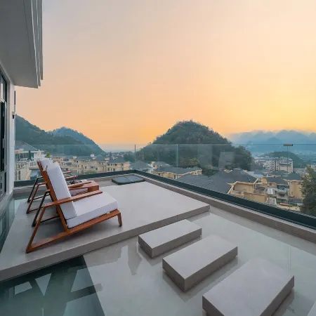 Xingyi Wanfenglin Peak-Chasing House