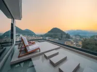 Xingyi Wanfenglin Peak-Chasing House - Mountain view