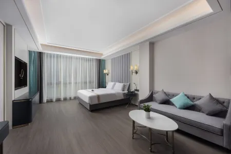 XANA Deluxe Liaoning Provincial Museum Taoxian International Airport Branch Отели рядом с достопримечательностью «Shenyang Ligong University»